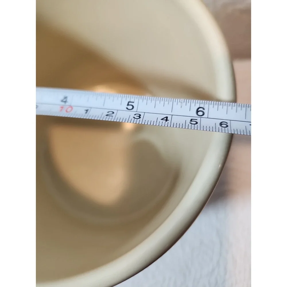 2-quart stoneware crock Roseville, Ohio. Made In USA